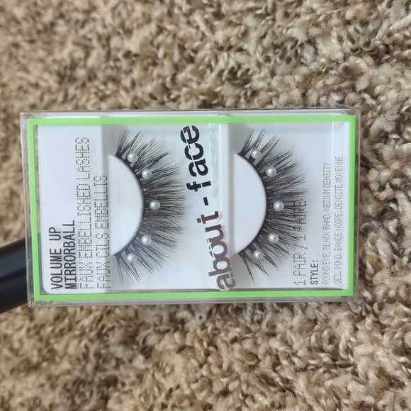 About-Face Volume Up Mirrorball faux pearl embellished high volume lashes - Picture 5 of 9